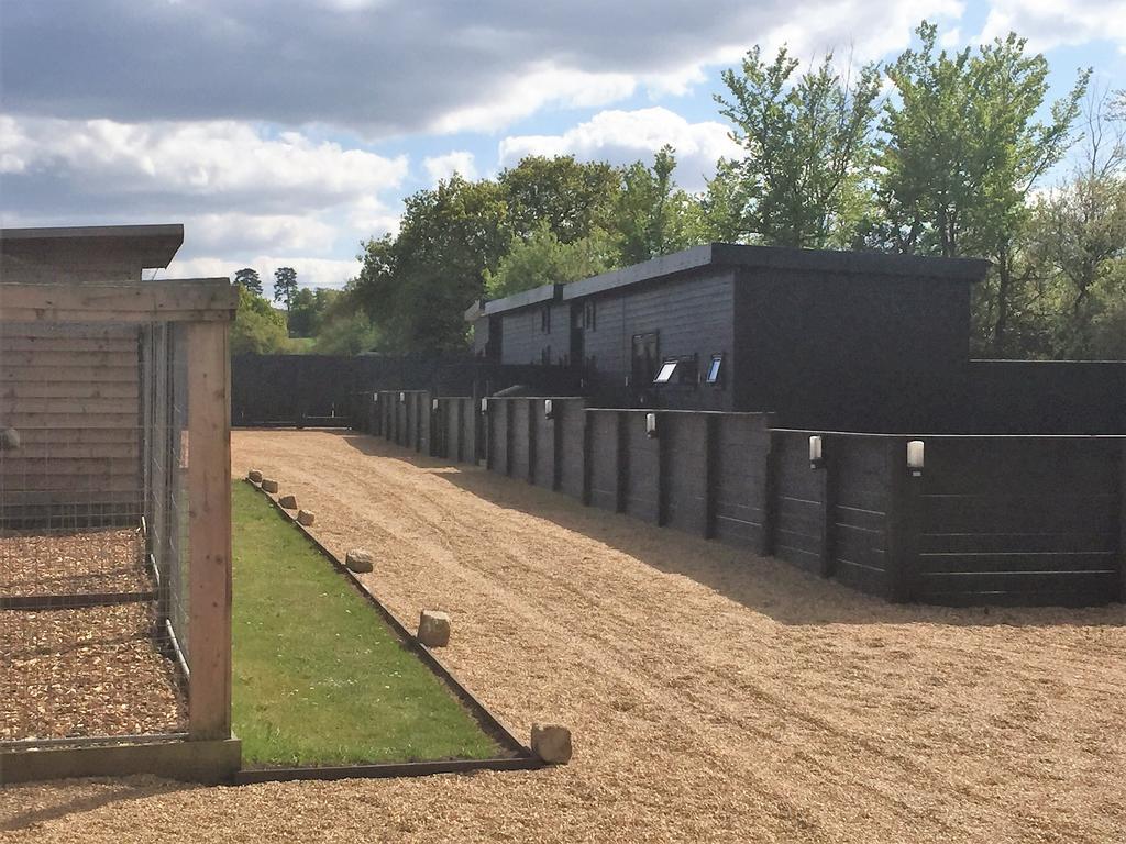 Willow Court Farm The Lodge & Petting Farm, 8 Mins From Legoland & Windsor, 15 Mins From Lapland Uk エクステリア 写真